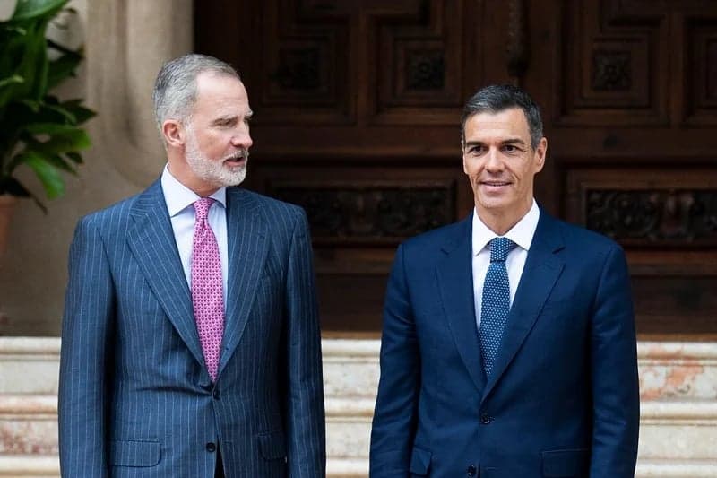 King Felipe VI and Prime Minister Pedro Sanchez pose together at an official event